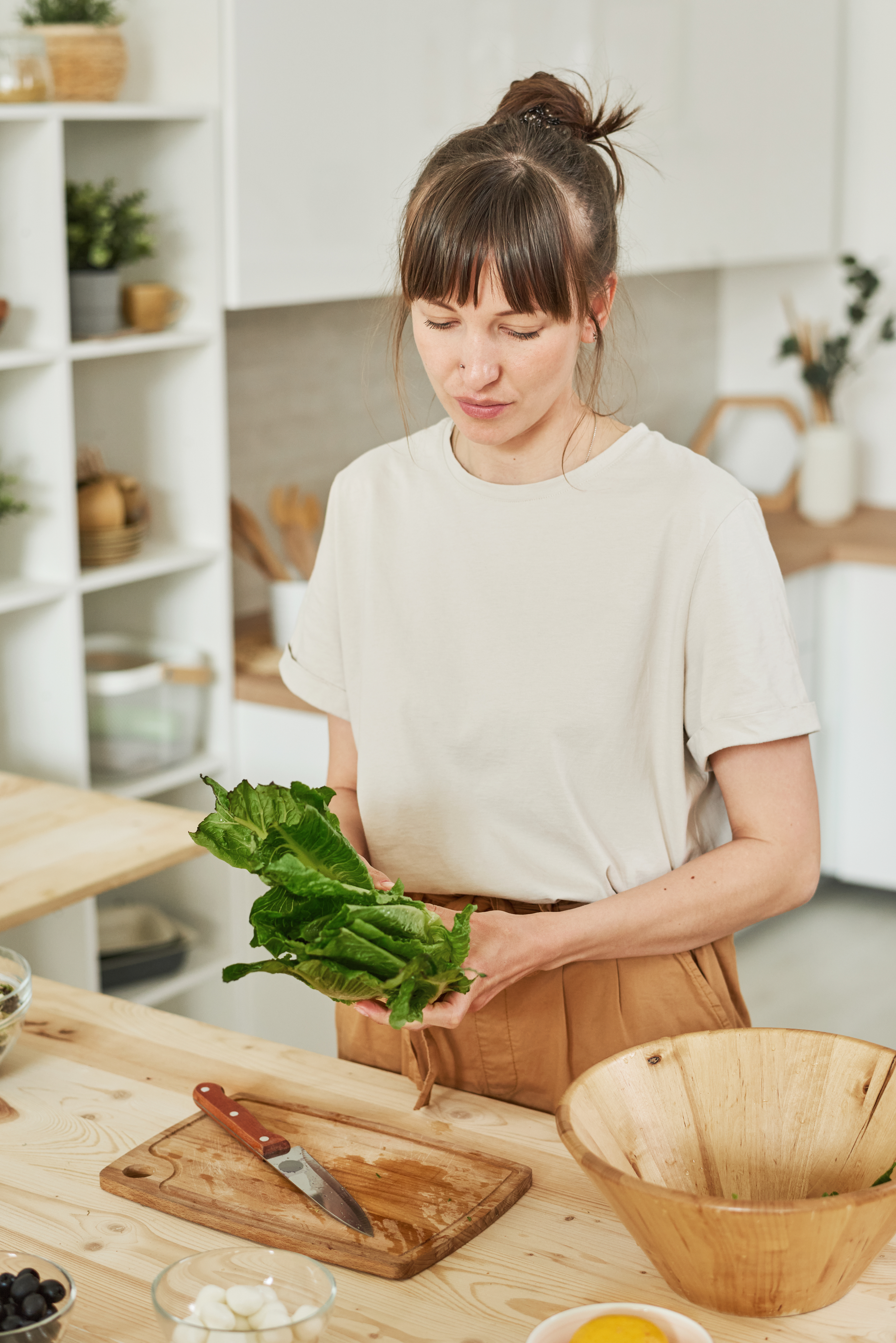 woman chopping vegetables